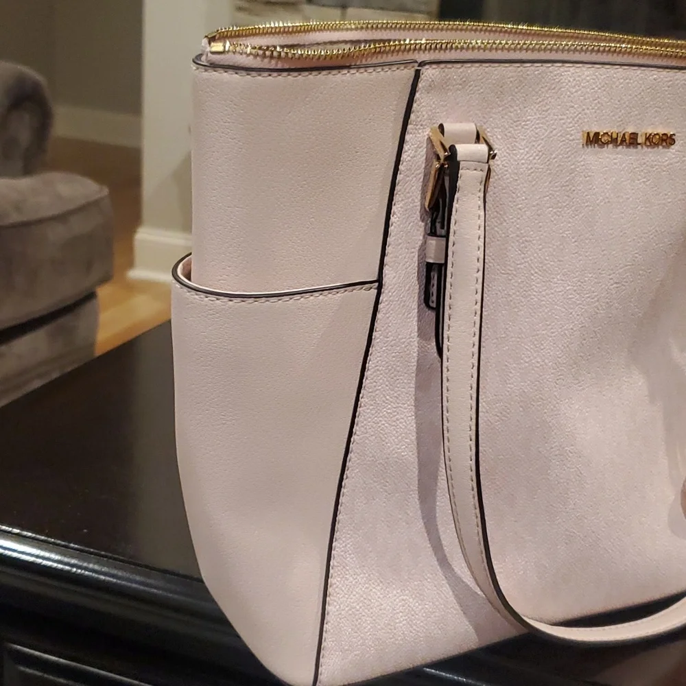 Michael Kors Charlotte Large Saffiano Bag - Picture 11 of 11